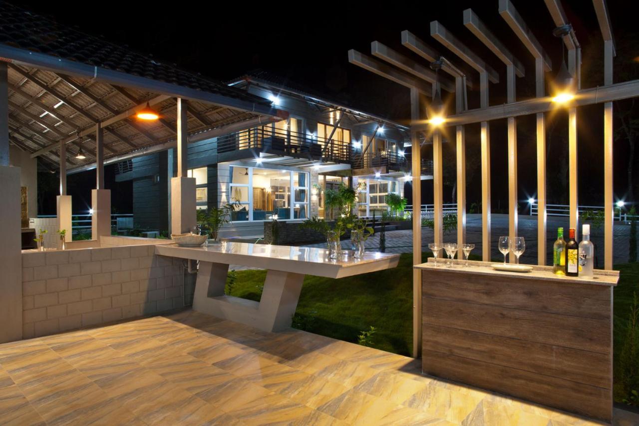 Coffee & Mist Luxury Villa- Comp Breakfast, Pool, Lounge, And Coffee Estate By Stayvista ماديكيري المظهر الخارجي الصورة
